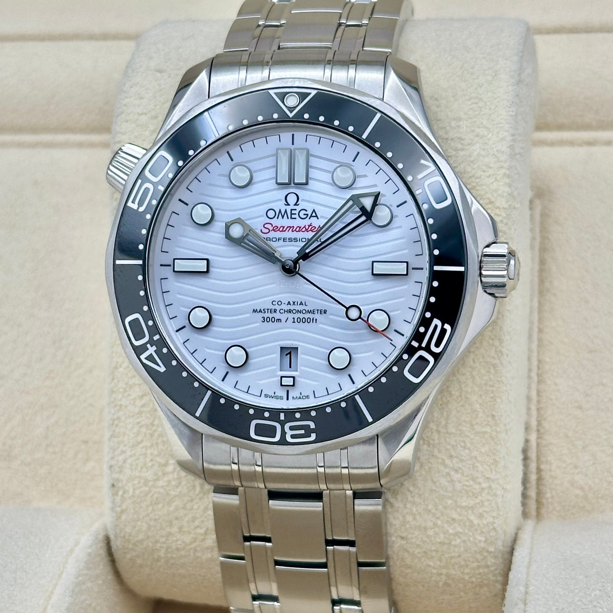 Seamaster 300 White Ceramic Ref 210.32.42.20.04.001 2025