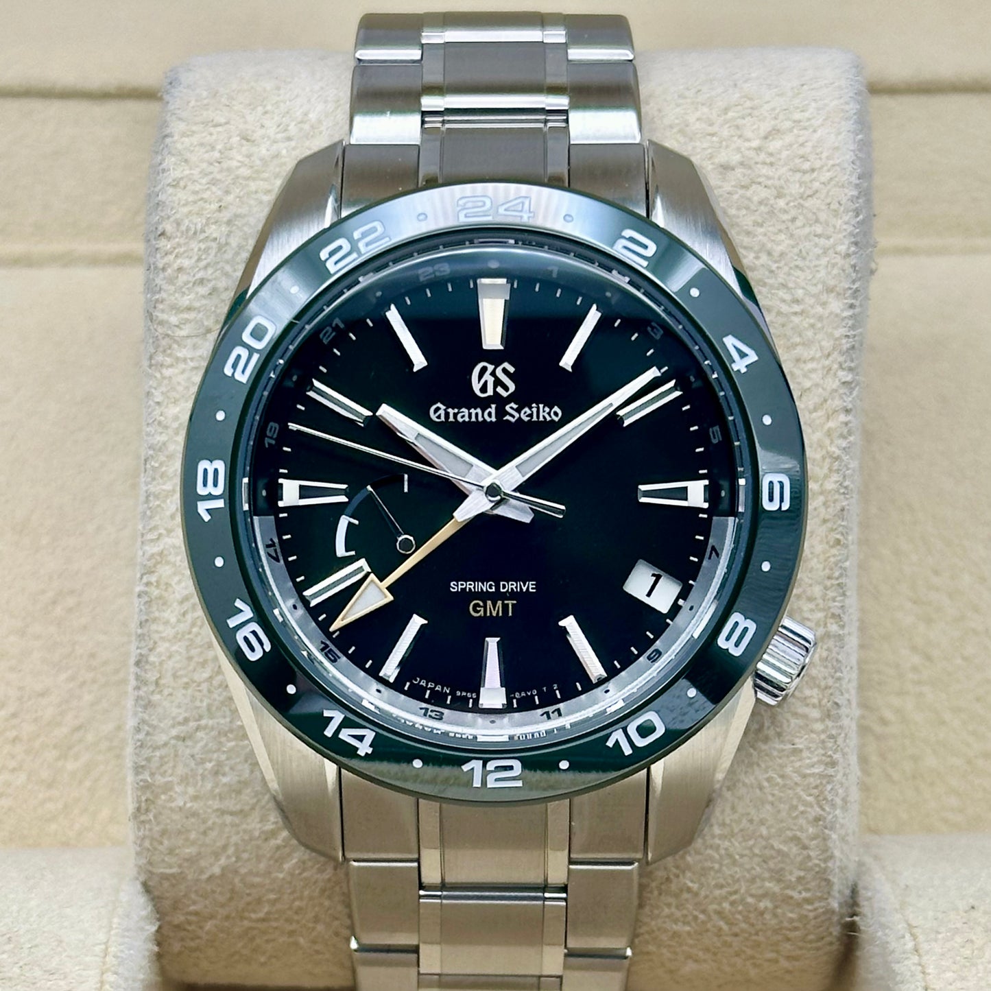 GMT Spring Drive Sunburst Green Ref SBGE257 2021