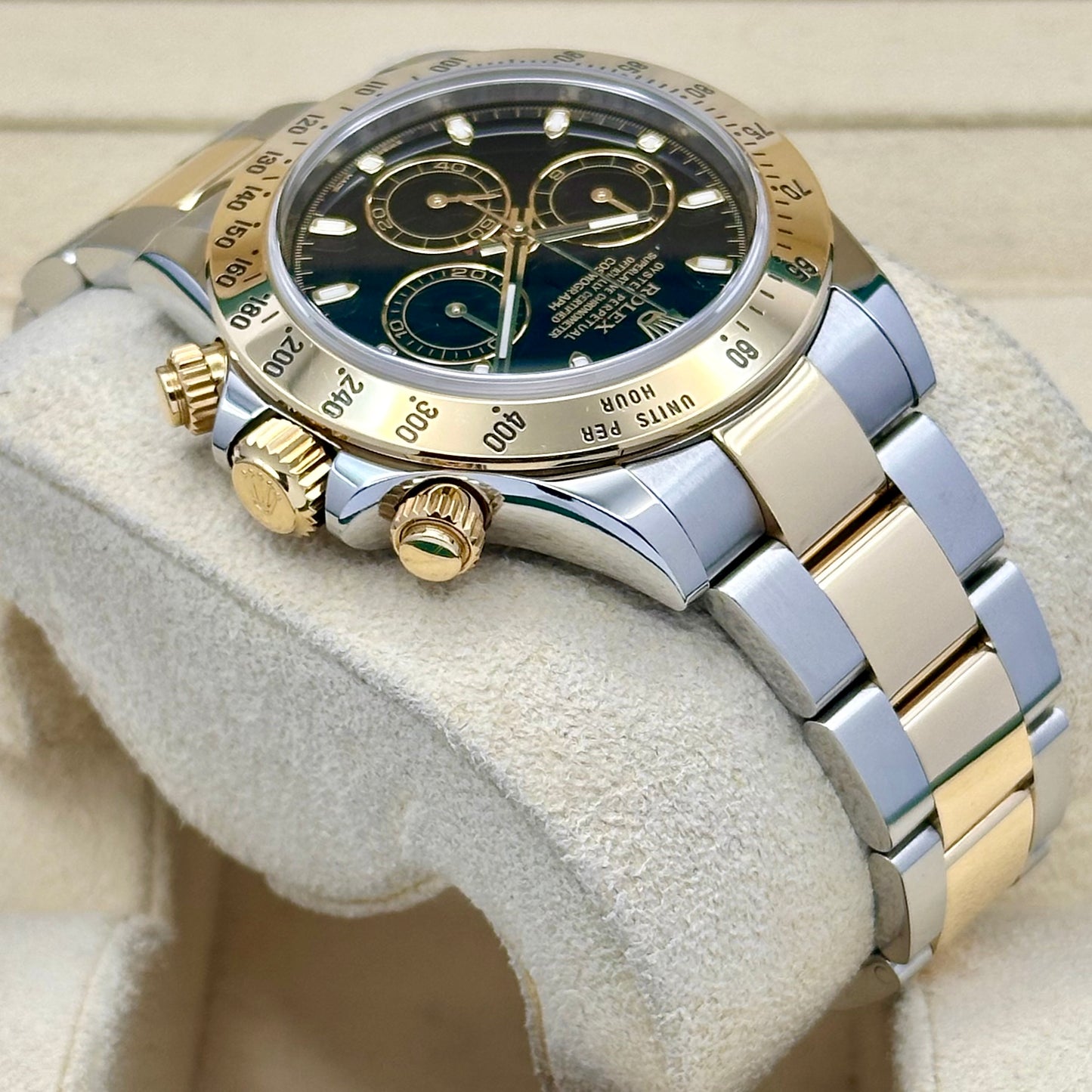 Cosmograph Daytona Black Dial 18K Yellow Gold Ref 116523 2014